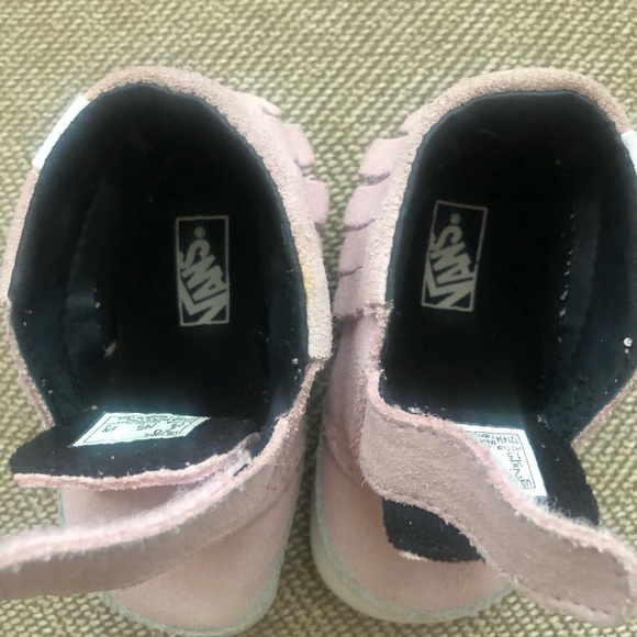 Vans Infant Suede Moccasins with Fringe. Velcro Closure. Light Pink. Size 2. EUC - Picture 14 of 15